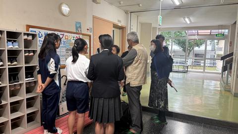 Vikram Patel touring school in Tokyo
